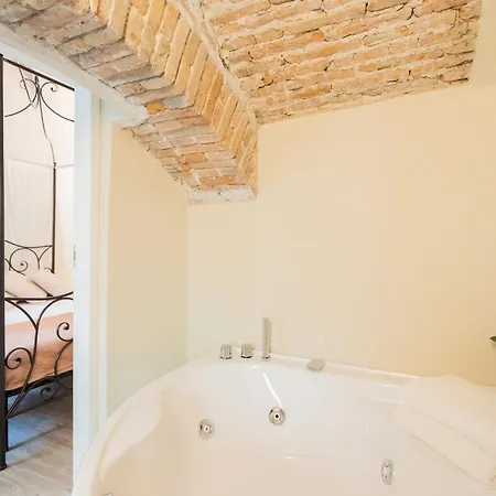 Romantic Escape City Centre With Jacuzzi & Parking By Rent All Como Exterior photo