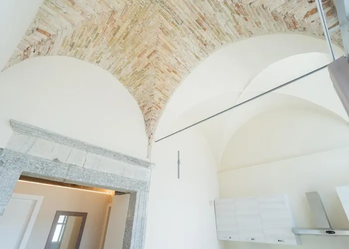Romantic Escape City Centre With Jacuzzi & Parking By Rent All Como