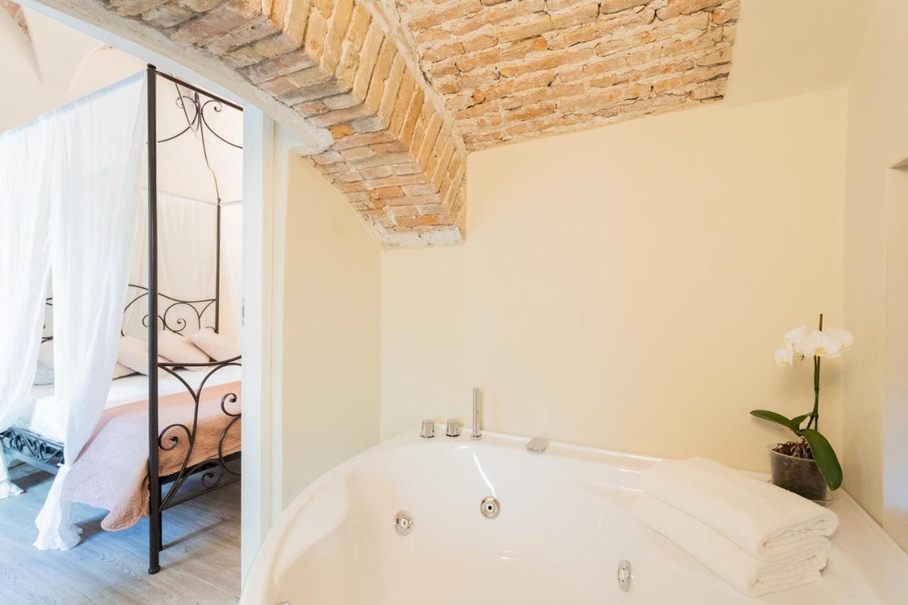 Romantic Escape Centre With Jacuzzi & Parking By Rent *