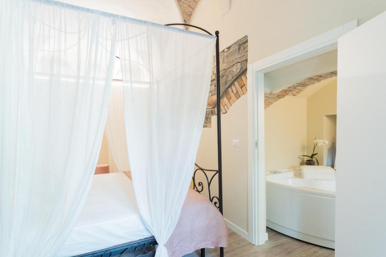 Apartment Romantic Escape Centre With Jacuzzi & Parking By Rent Como