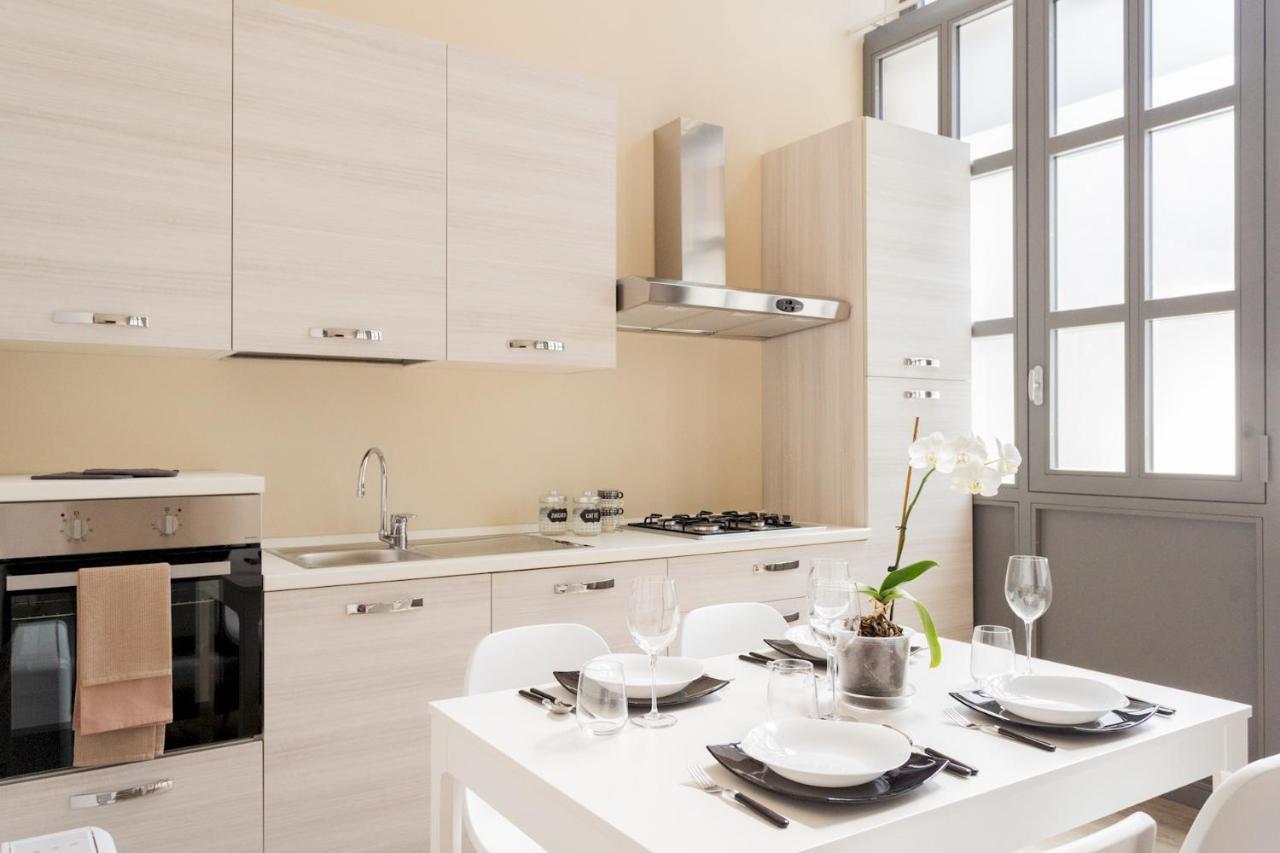 Romantic Escape Centre With Jacuzzi & Parking By Rent Apartment *