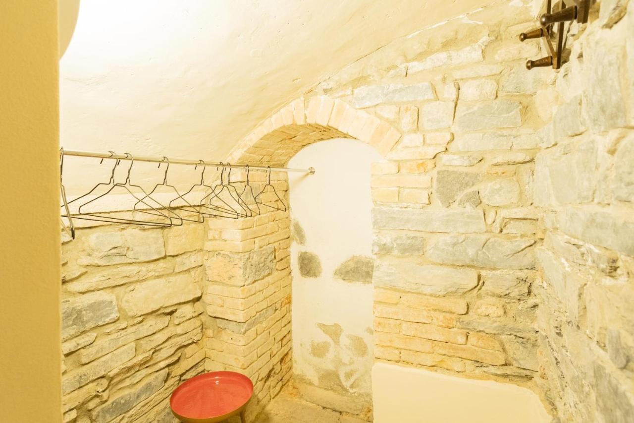 Romantic Escape Centre With Jacuzzi & Parking By Rent Apartment