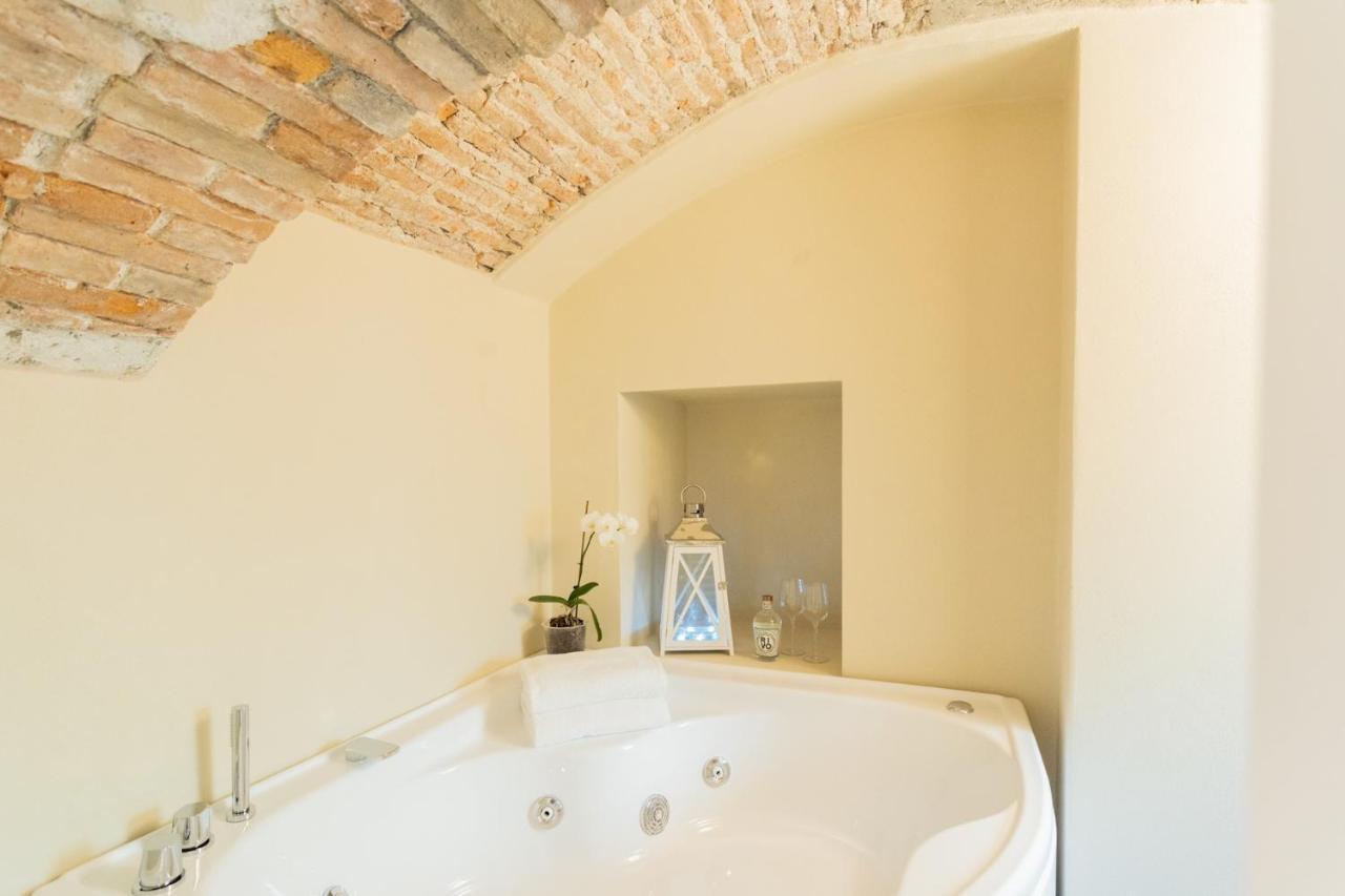 Romantic Escape Centre With Jacuzzi & Parking By Rent *