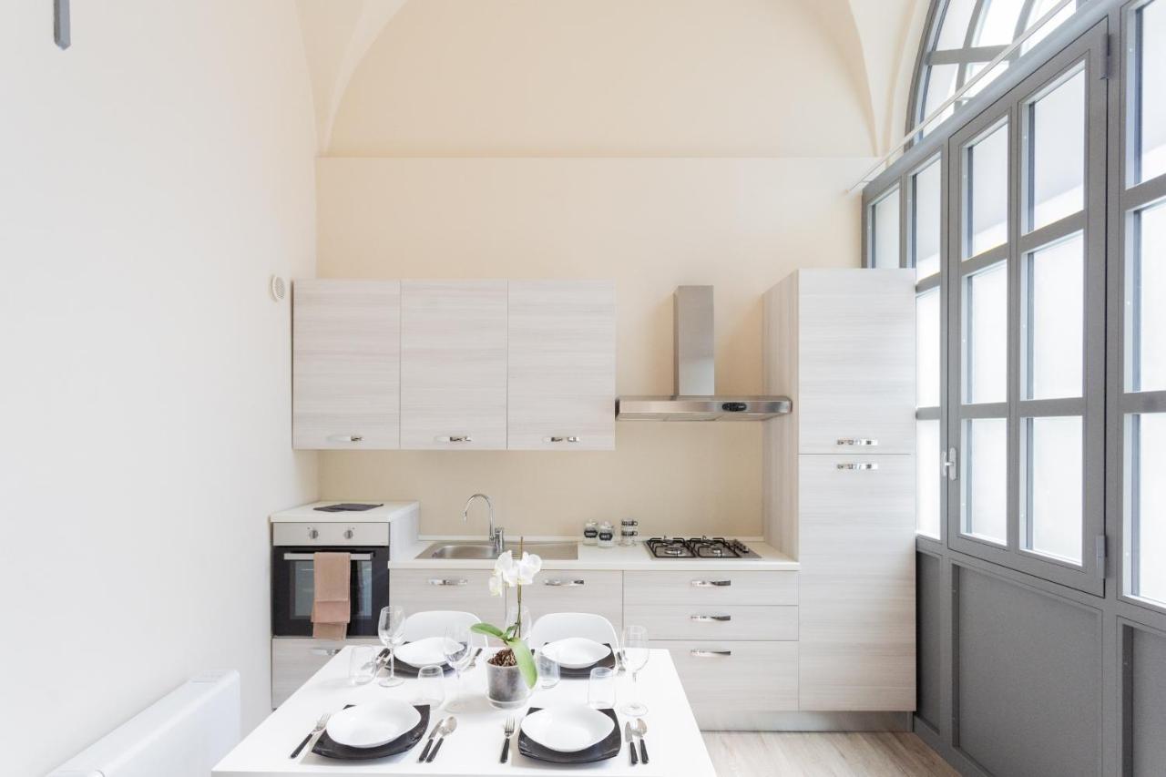 Apartment Romantic Escape Centre With Jacuzzi & Parking By Rent