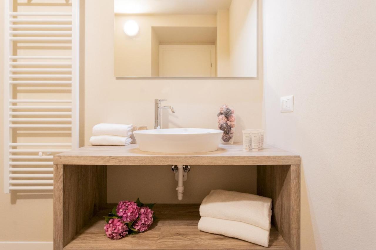 Romantic Escape Centre With Jacuzzi & Parking By Rent *