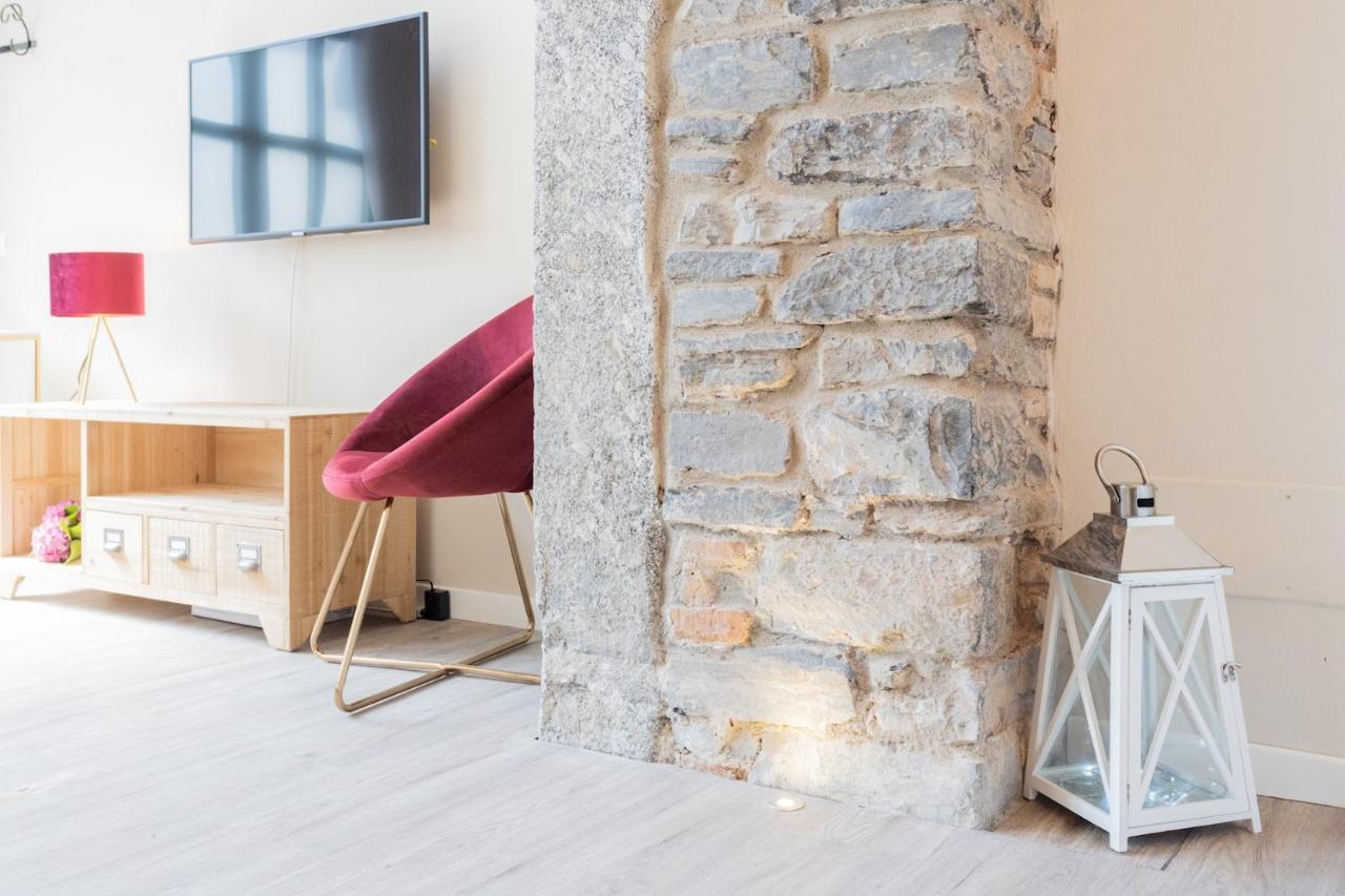 Romantic Escape Centre With Jacuzzi & Parking By Rent Apartment