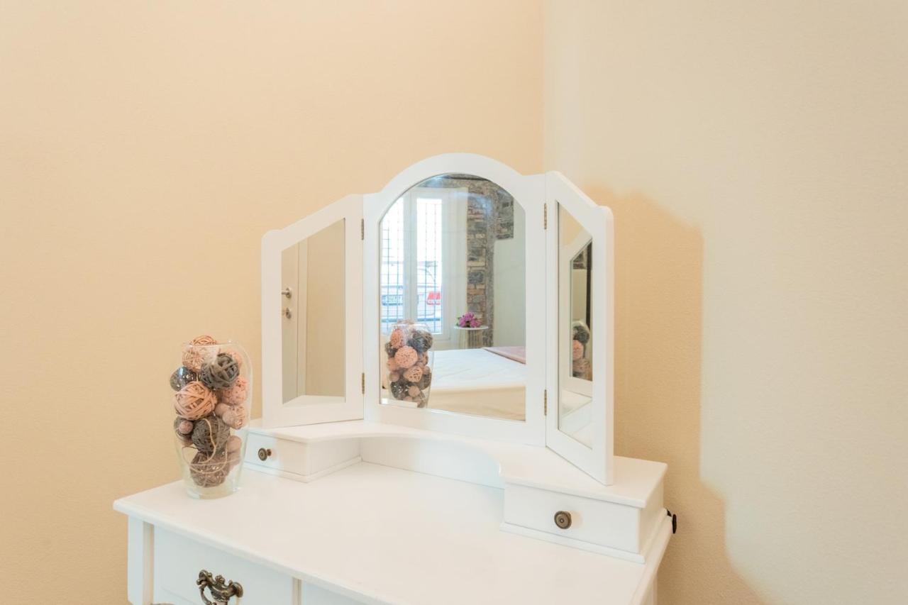 Romantic Escape Centre With Jacuzzi & Parking By Rent Apartment *