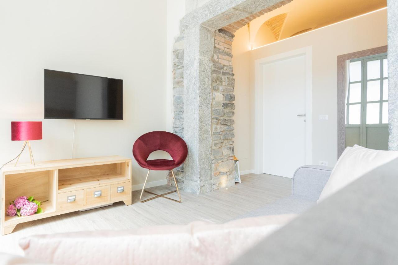 Apartment Romantic Escape Centre With Jacuzzi & Parking By Rent Como