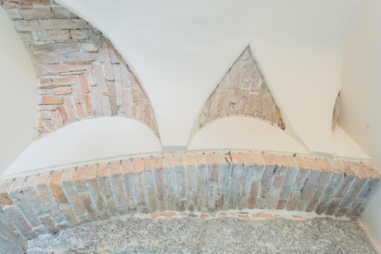 Romantic Escape Centre With Jacuzzi & Parking By Rent Apartment