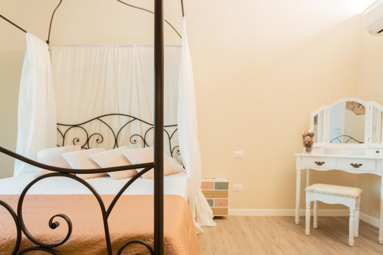 Romantic Escape Centre With Jacuzzi & Parking By Rent Apartment *