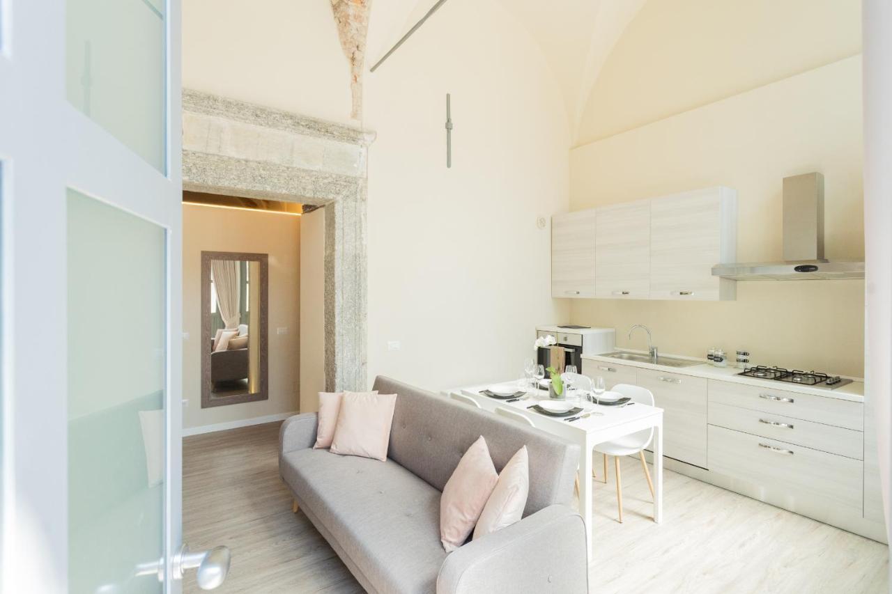 Romantic Escape Centre With Jacuzzi & Parking By Rent Apartment